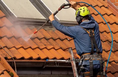 Démoussage et hydrofuge de toiture à Rueyres